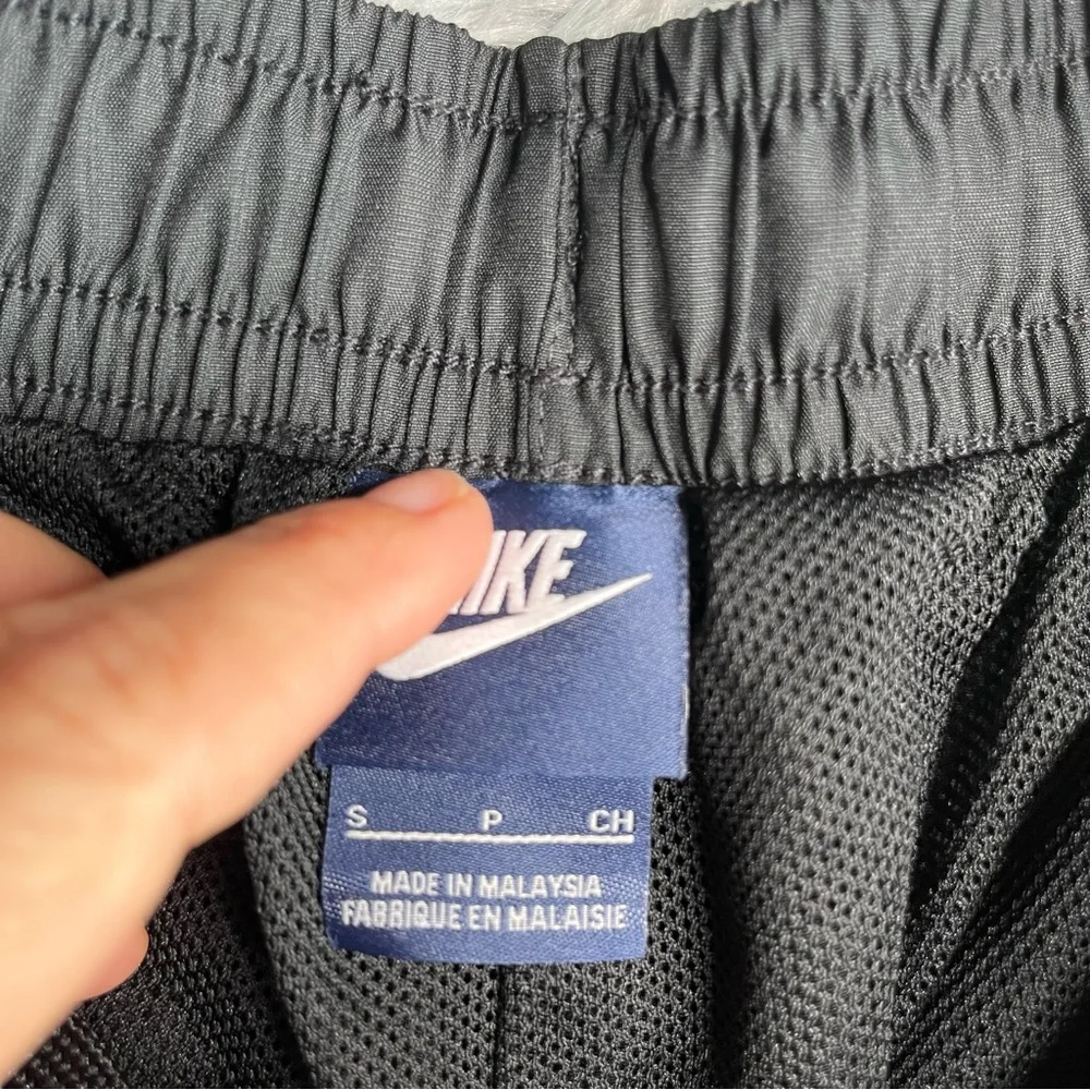 Nike Shorts Mens Small Drawstring Waist Pockets Black White Swim Athletic